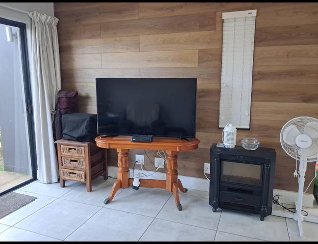 2 BEDROOM TOWNHOUSE FOR SALE IN PALM LAKES ESTATE
